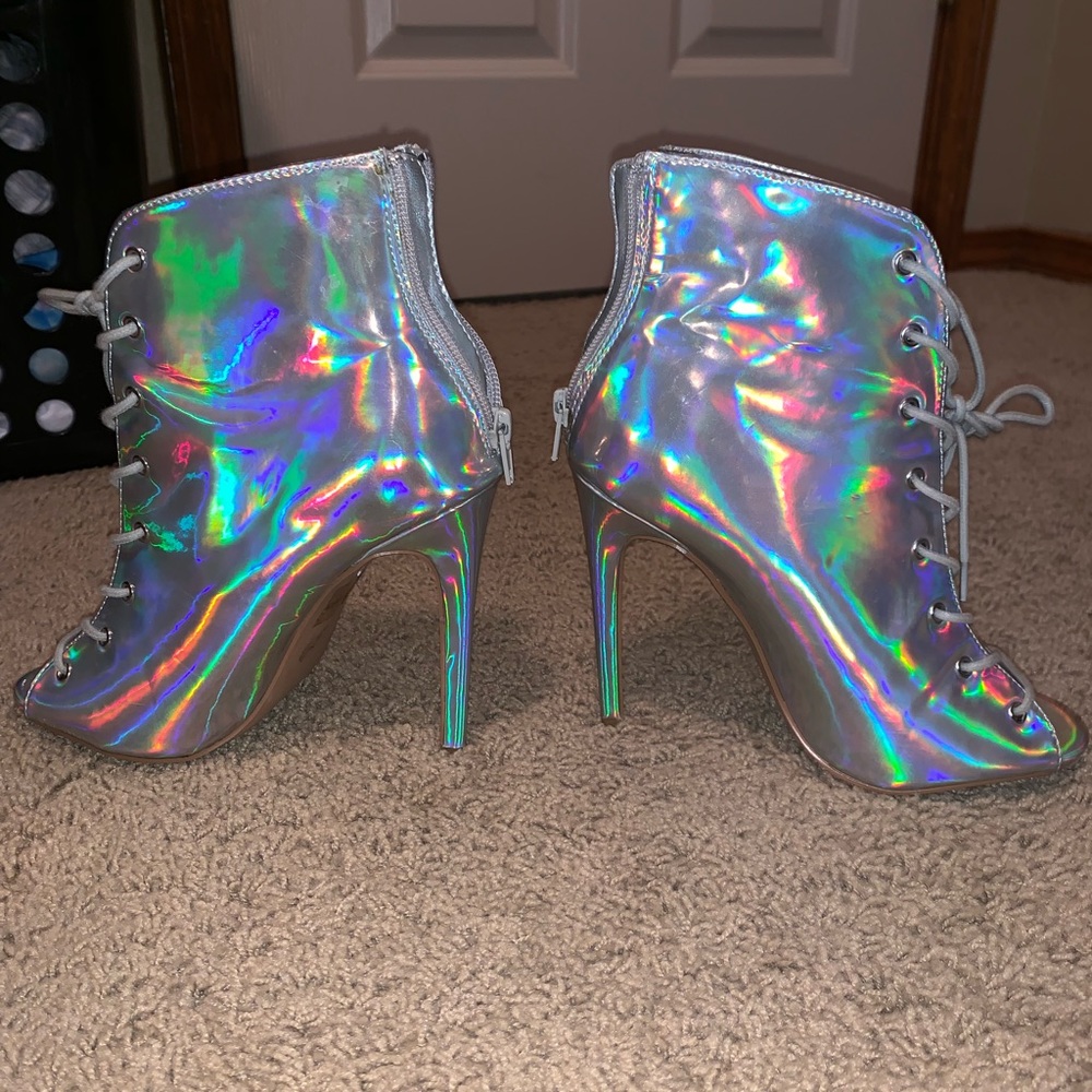 Holographic Pumps
